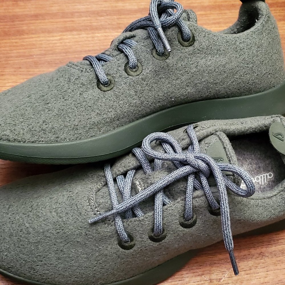 ALLBIRDS - Green Wool Runners Size 9 EUC